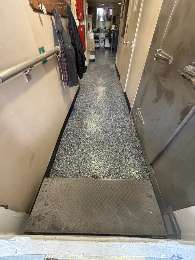 Vessel passageway coated in flake up to the diamond-plate threshold